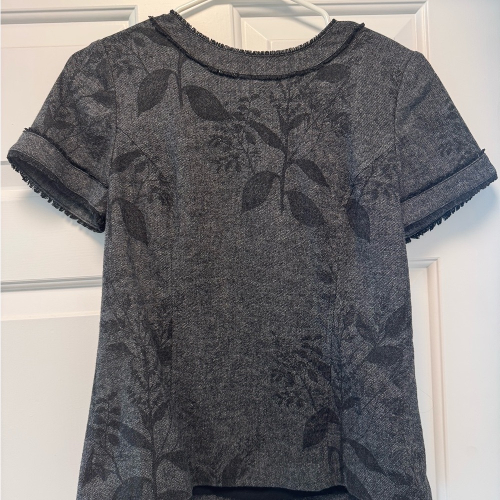 Banana Republic Size 0 Frayed Edge Wool Gray Black Floral Top